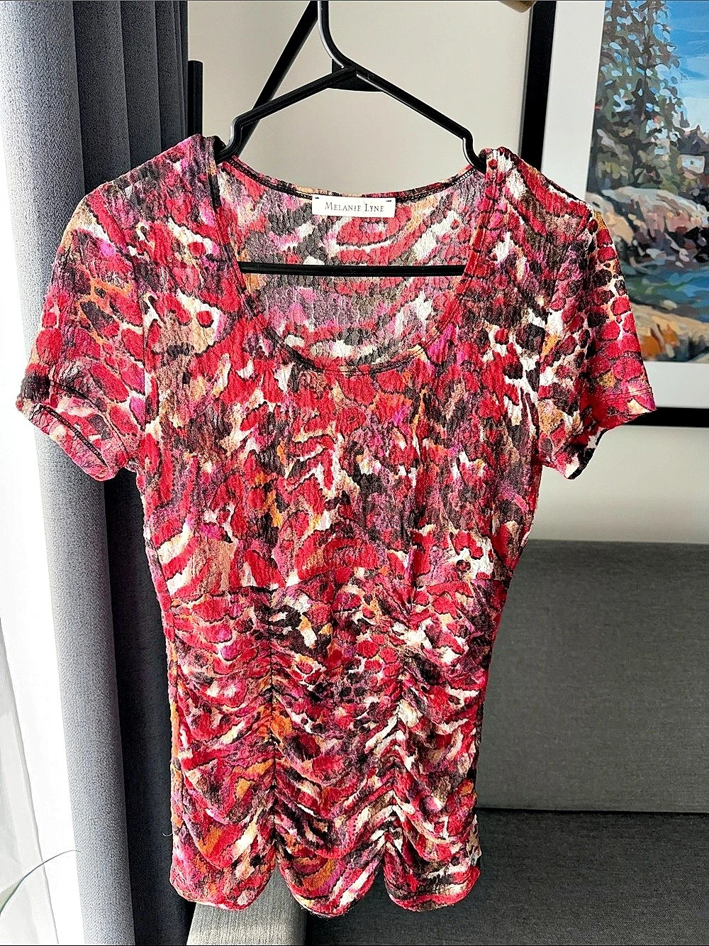 Melanie Lyne Model  Abstract Short Sleeve Top in Red floral